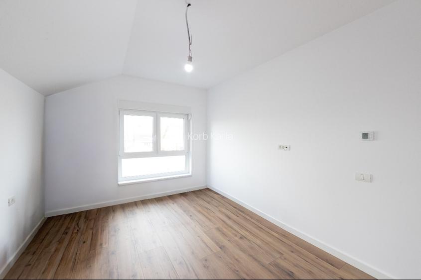 Despartit prin casa scarii! Zona buna! Asfalt! Toate utilitatile! - 5