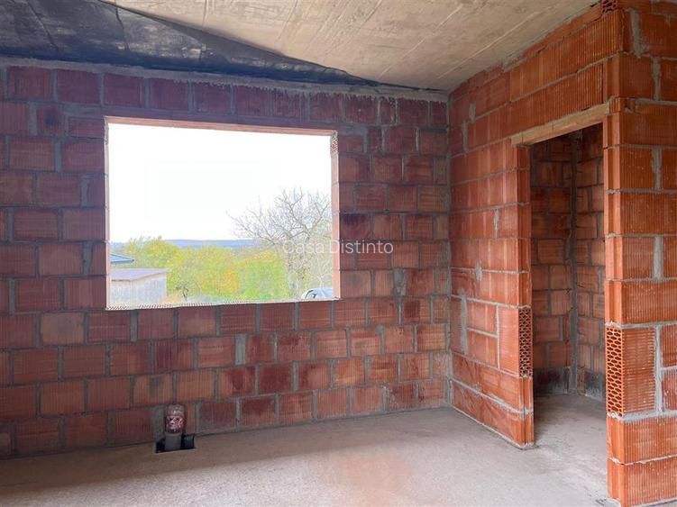 Casa la rosu cu 4 camere 2 bai Ocolis - 2