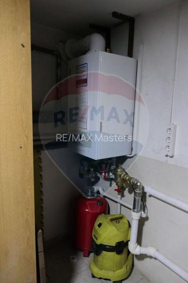 Vilă cu 10 camere de vânzare în zona Centrala - 20