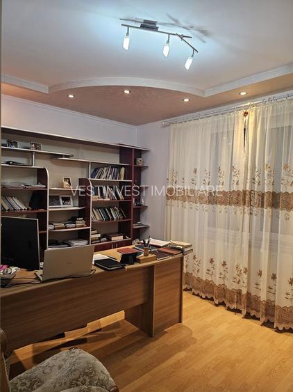 Vila  Oradea zona Iorga 420 mp ,teren 2000 ml - 15