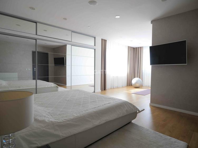 VILA DEOSEBITA CU PISCINA si GARAJ - 20