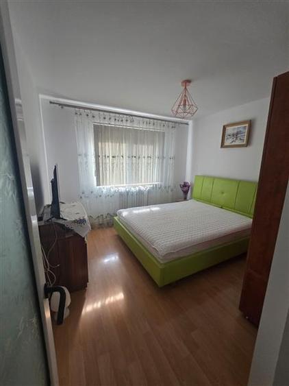 Apartament 3 camere  de vanzare  Tg Cucu - Podul de Fier,