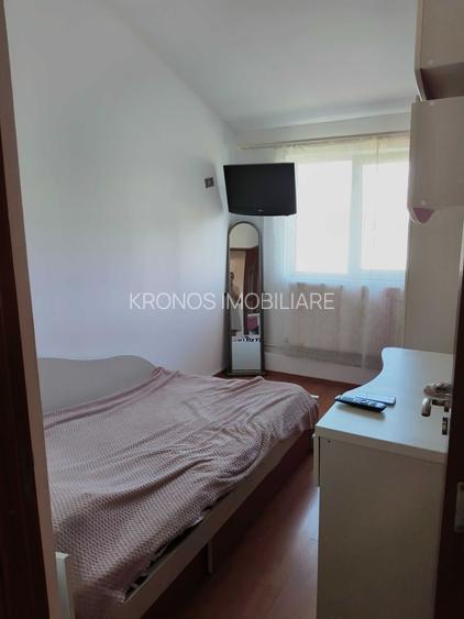 Km 4.5 ,3 camere la mansarda,56 mp preț 72.500 euro - 5