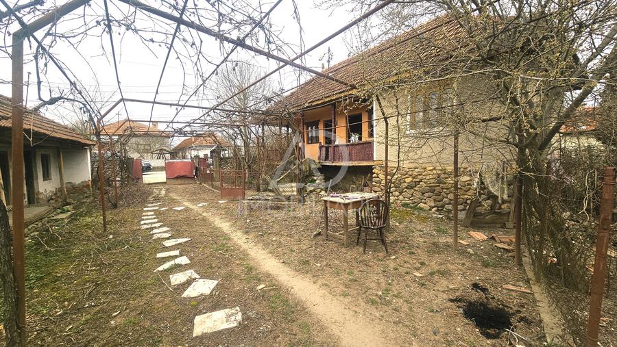 Proprietate în inima naturii gorjene – Satul Rasvovița, Comuna Lelesti!