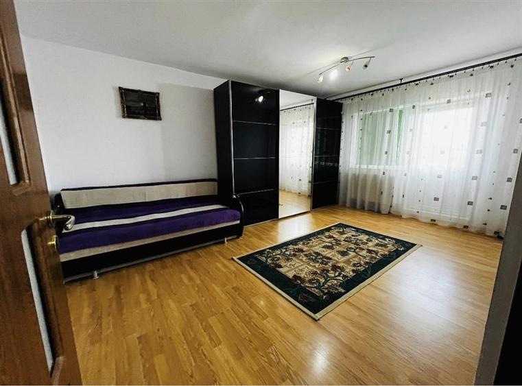 Decomandat cu 2 balcoane, et 3, mobilat, linga Shopping City