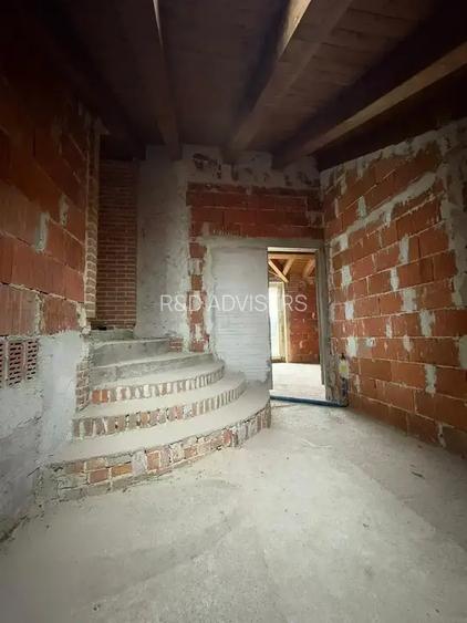 Casa 10 camere Nefinalizata 600 m Utili 2500 m Teren Padure 400 m - 13