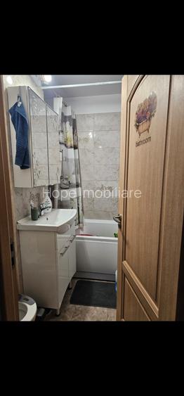 Eroii Revolutiei-Apartament de 2 camere-cu centrala proprie - 4