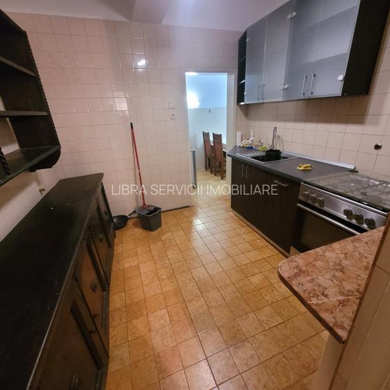 Universitate, Intercontinental, Blocul Roșu - 15