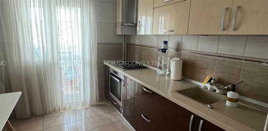 Apartament 3 camere decomandat, construit in anul 1982, zona B-dul Chisinau - 2