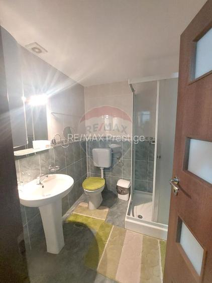 Casă / Vilă cu 10 camere de vânzare în zona Central - 14