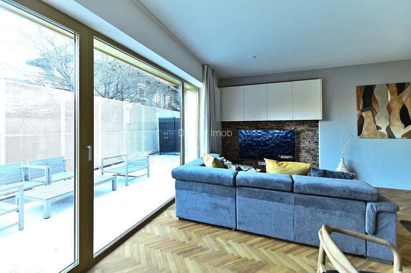 Rafinament, liniște și spațiu exterior privat în centrul Bucureștiului - 8