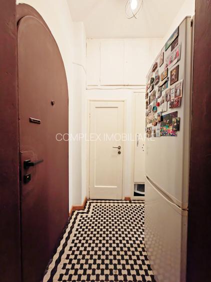 Piata Constitutiei | Poiana Florilor |  Etaj 2 din 4 la cheie | centrala proprie - 18