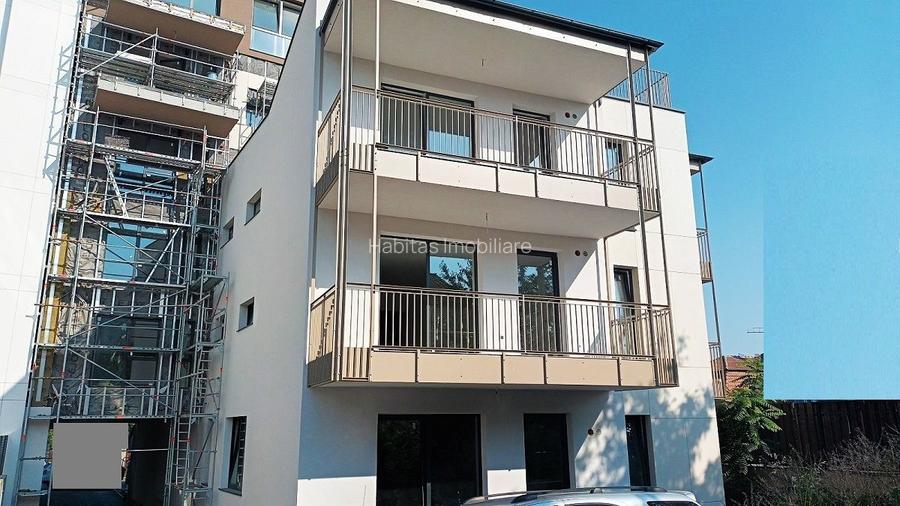 Bloc nou, S+P+5E, cu 19 apartamente, cu 1,2 si 3 camere,  zona Central - 11