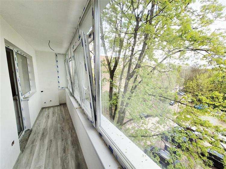 Apartament cu 4 camere de vanzare - 4