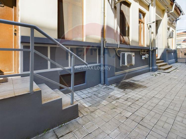 De vanzare Casa Vila București S+P+M in Sector 1 - 5