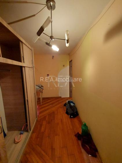 3 camere Vitan decomandat, an 1981, metrou, 62 mp, anvelopat - 9