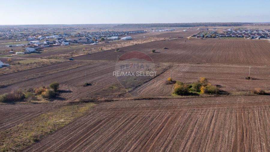 Vanzare teren intravilan 7,400 mp Sabareni / Strada Primaverii - 11