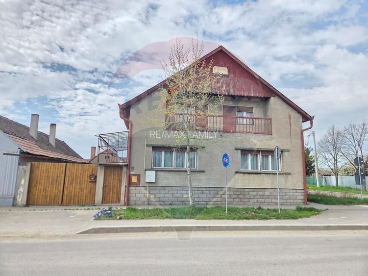 Casă cu etaj , curte proprie - 3