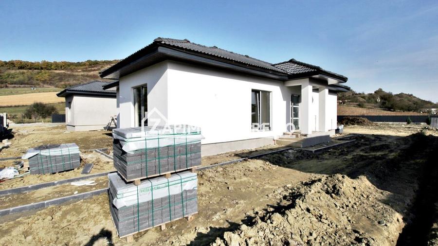 Casă la cheie pe 1 nivel 4cam. 2 bai,1 dresing 650 mp. teren - 21