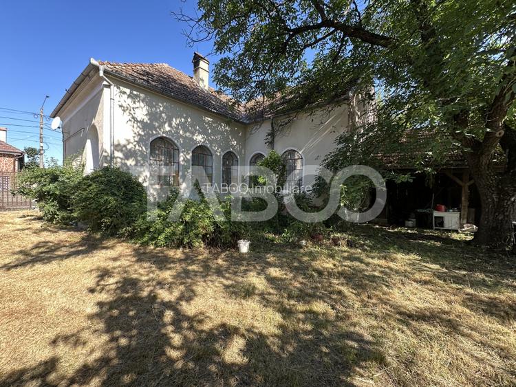 Casa cu potential de investitie in centrul satului 1540 mp teren - 2
