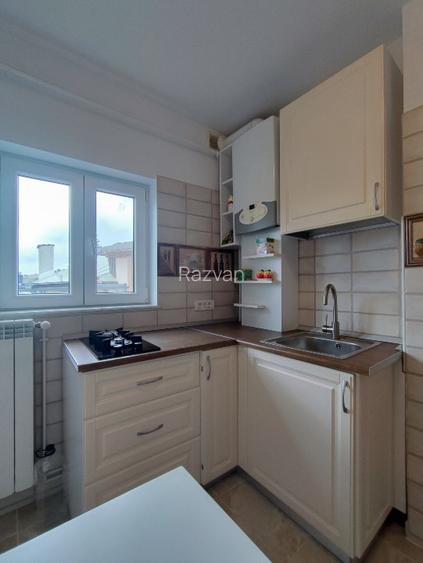 Proprietar  - 2 camere Primaverii  - renovat si complet reconsolidat - 2