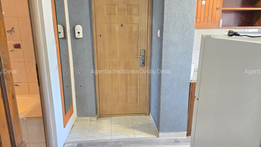 Vand garsoniera decomandata in Deva, zona Eminescu (Micro 15), etaj 3, bloc de 4 - 9