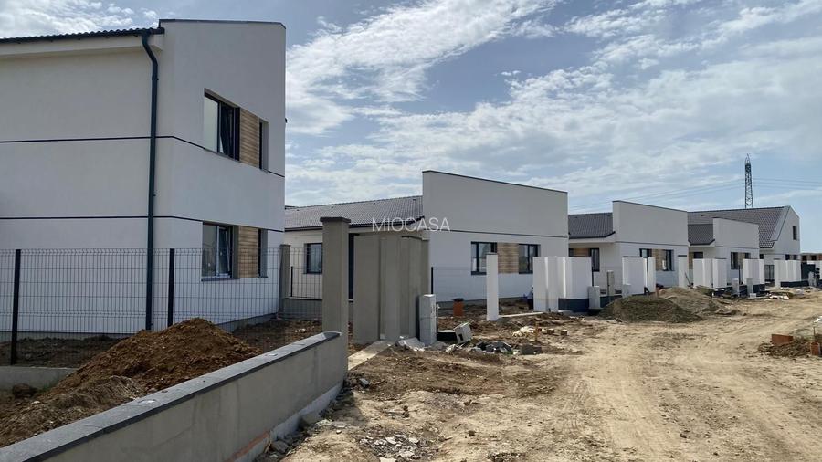 Comision 0%. Duplex spatios. Teren 380 mp. Panouri solare. - 3