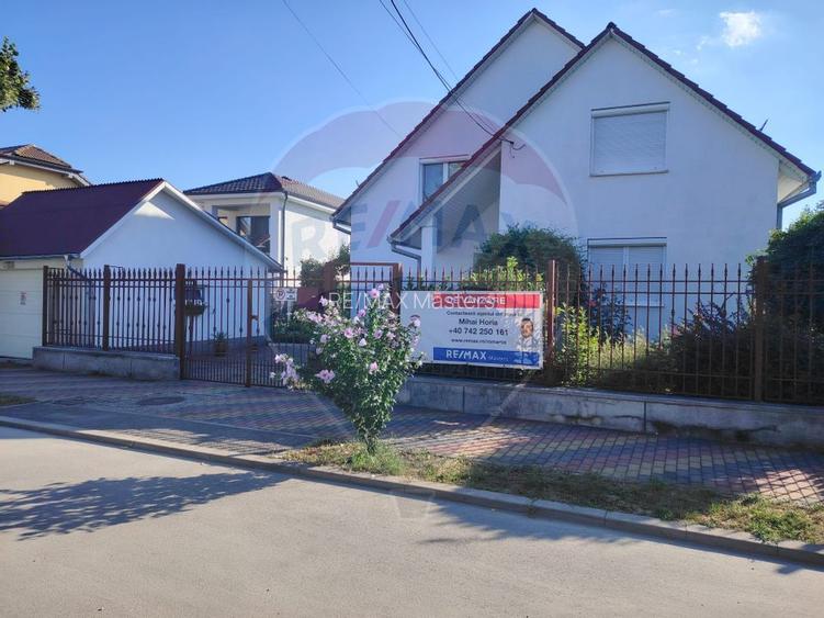 Casă / Vilă cu 8 camere de vânzare în zona Central - 40