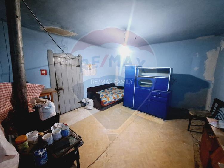Casă  cu 2 camere si teren de vanzare - 4