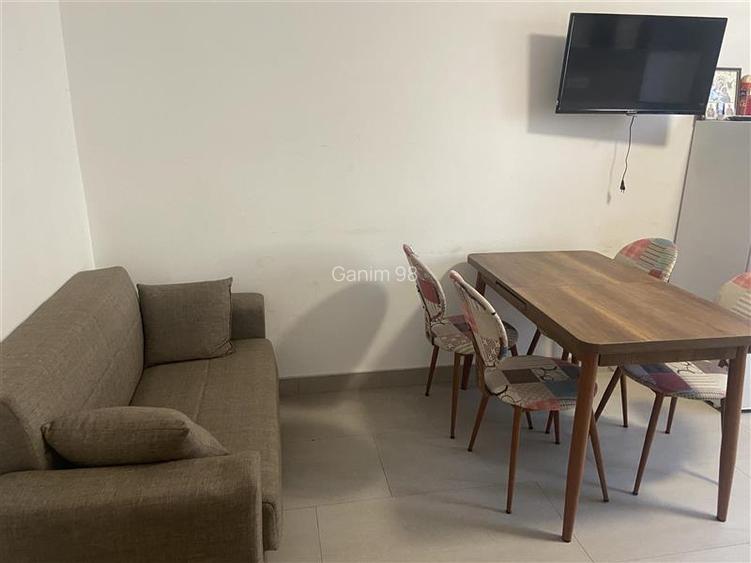 Garsoniera, zona cartier Gara , et 1 4 , imbunatatita , mobilata , centrala term - 5