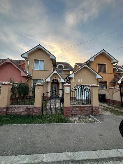 Casa situată în spatele primăriei aproape de centru  - 6