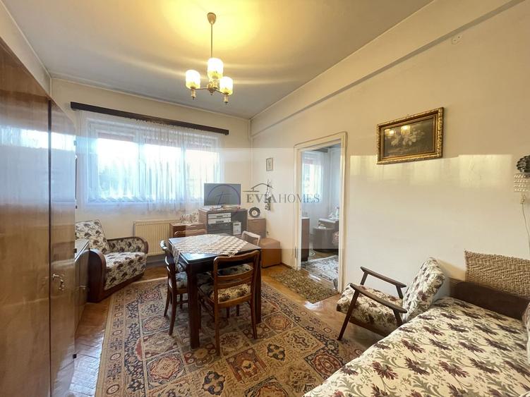3 camere/ zona Facultatii de Litere / Parcare in curte