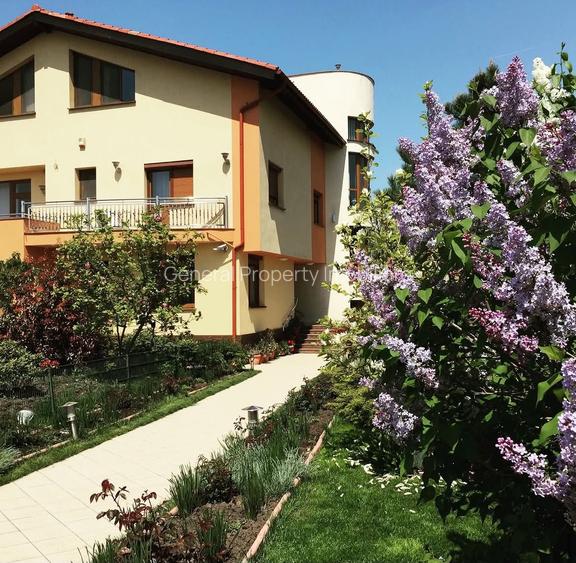 Vila SUPERBA 13-17 camere cu ponton privat si vedere la lac - 2