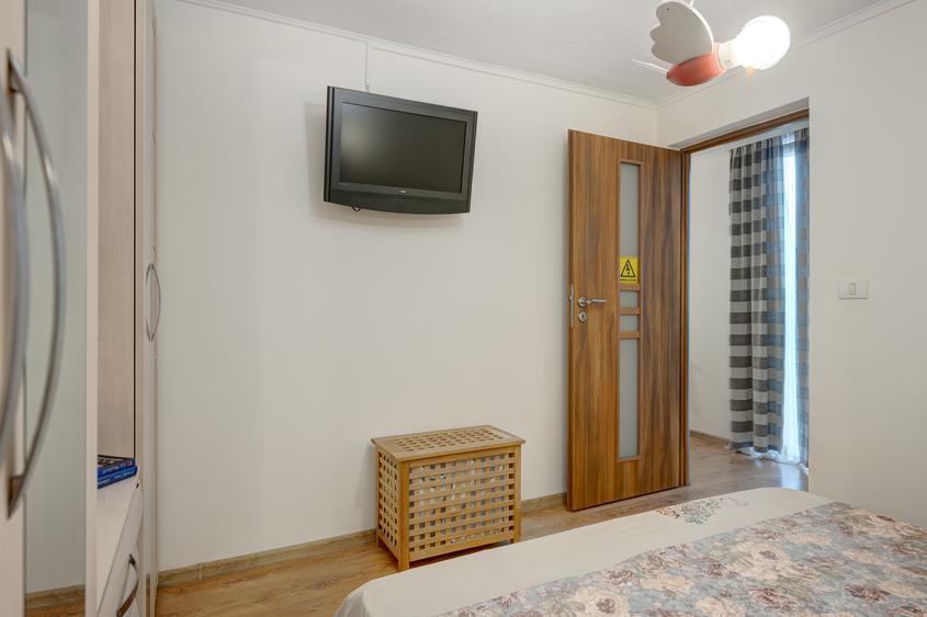 Casa 5 camere plus spațiu comercial–366 mp-Bucurestii Noi-langa Parcul Bazilescu