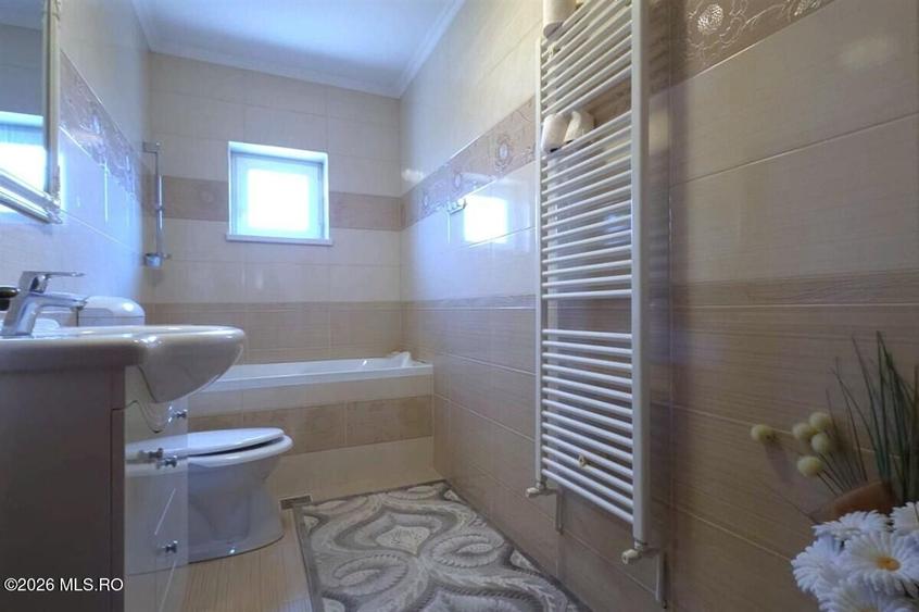 Techirghiol - Centru, casa tip duplex P+M, lot 293 mp si 154 mp utili!