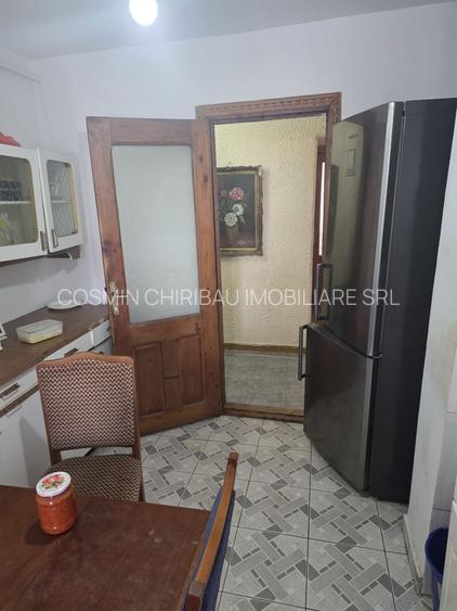 De închiriat apartament 4 camere DC - 5