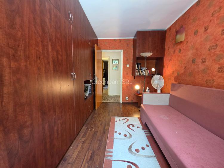 Ap cu 3 camere, et 3/9,Alexandru Obregia, vizavi P-ta  de scoala nr 189 - 7