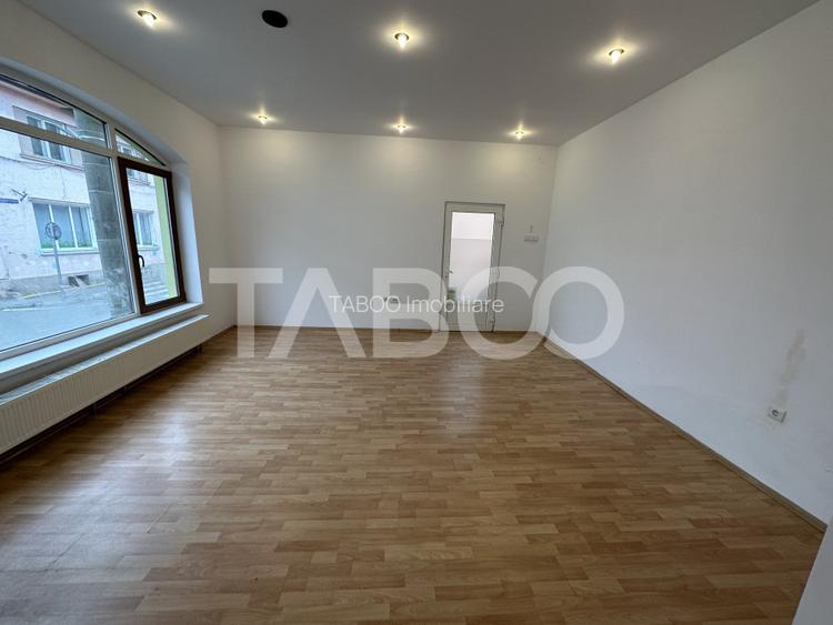 Casa 2 corpuri P+M si P+1 spatiu comercial 70 mpu la strada 2 garaje - 20