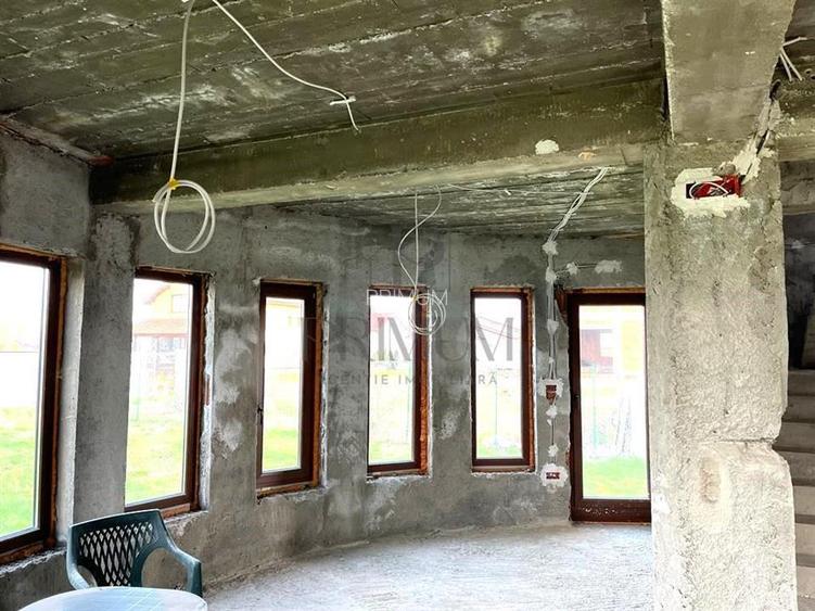 Casa la rosu - toate utilitatile - zona foarte buna - 4