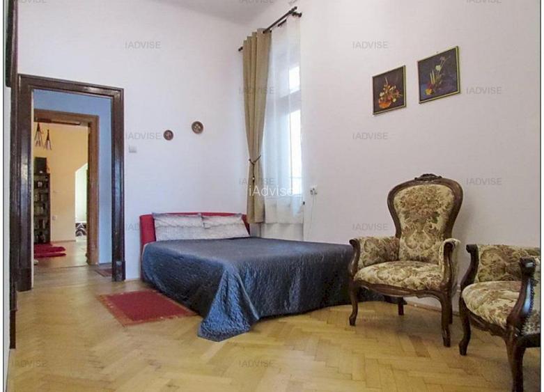 Apartament 4 Camere Vanzare - Piata Sfatului - 3