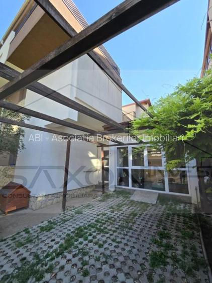 Vila individual, P 1 M-  Bucuresti Noi,  constructie modernă, 9 camere - 7