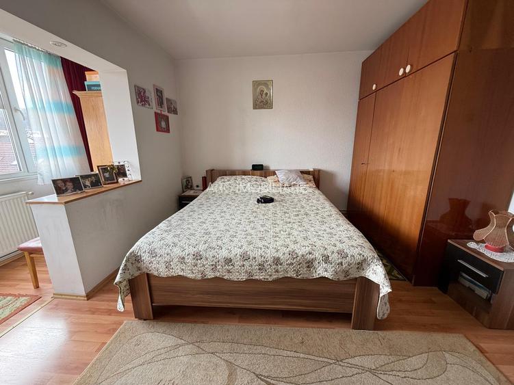 Apartament 3 camere structura decomandata,întrare Racadau - 2
