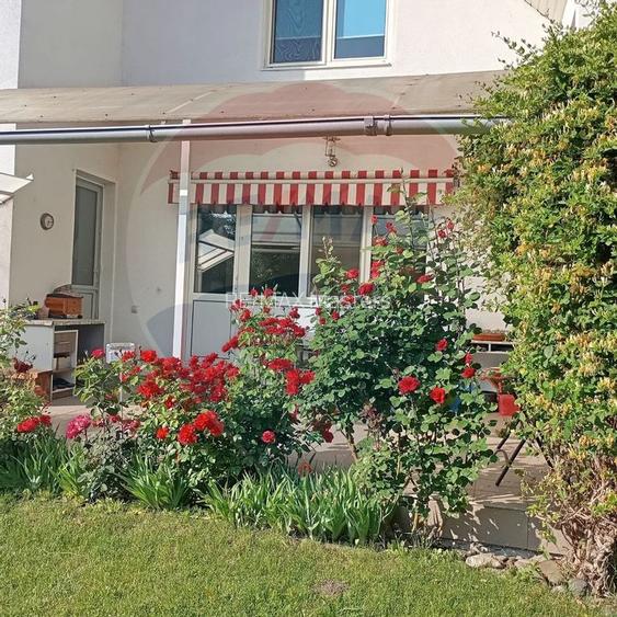 Casă / Vilă cu 8 camere de vânzare în zona Central - 19