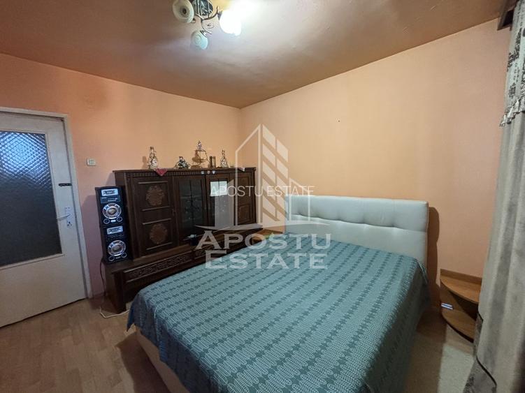 Apartament decomandat cu 3 camere, zona Dambovita, etaj intermediar - 4