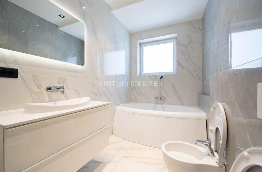 Penthouse spectaculos, lake view  - 4