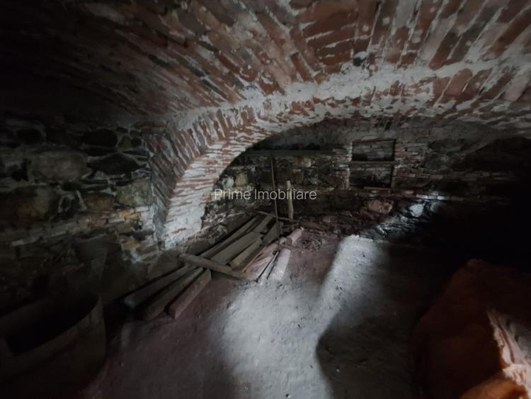 Casă de vânzare în Vinerea (Cugir) – ideală pentru renovare - 6