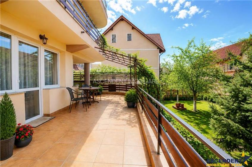 Vila solida Tractorul Coresi, spatii ample, teren 700 mp, garaj 4 masini - 4