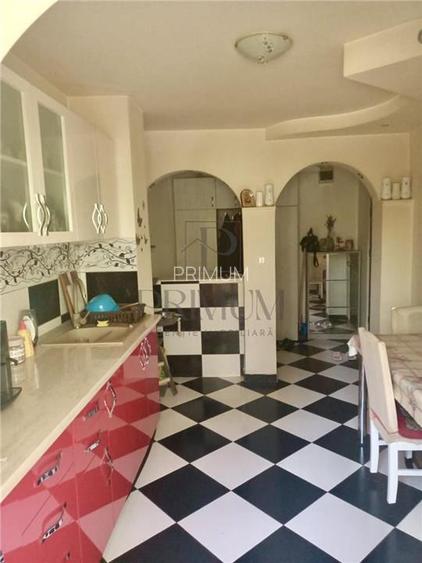 ARADULUI - BLOC IZOLAT - PARTER INALT - 4 camere - 2 bai - 3 balcoane - centrala - 9