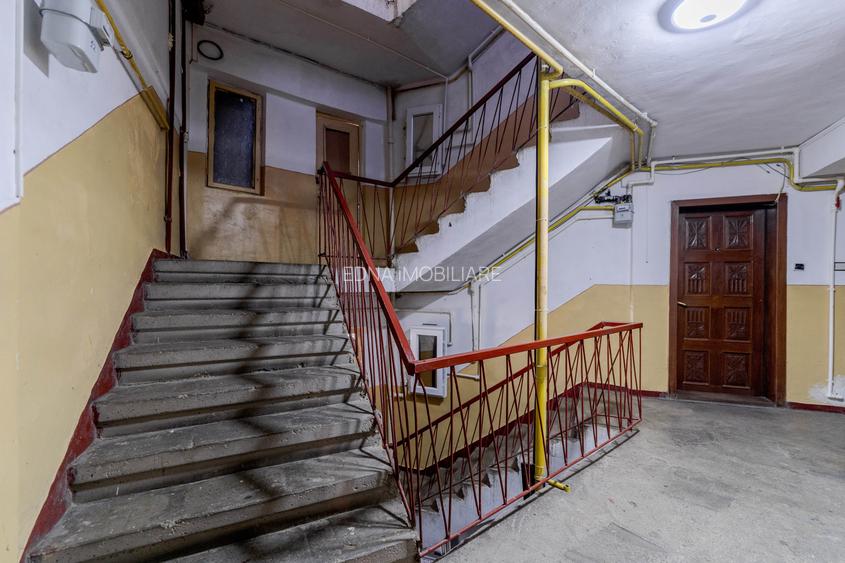 Apartament 3 camere transformat in 2 camere – Bd. Cosminului - 22