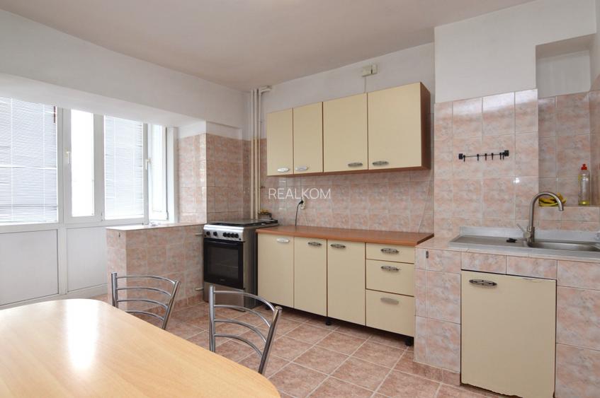 VANZARE APARTAMENT 4 CAMERE UNIRII – SFANTA VINERI - 23